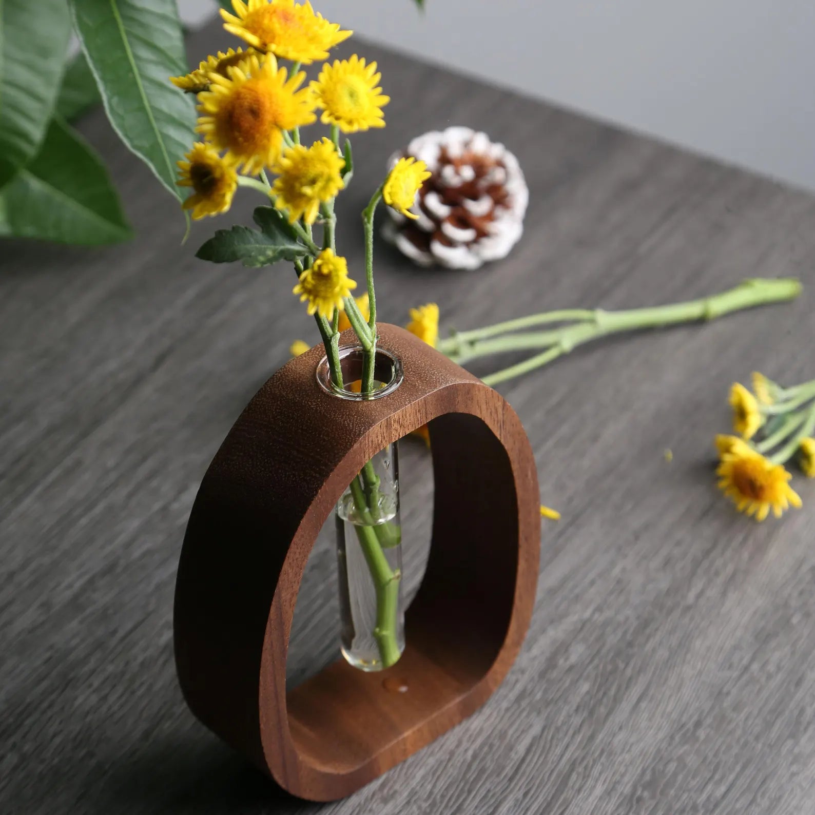 Custom walnut vase, personalized flower stand, unique gifts for her, gifts for mom, home decor, eco-friendly decor, thoughtful gift ideas