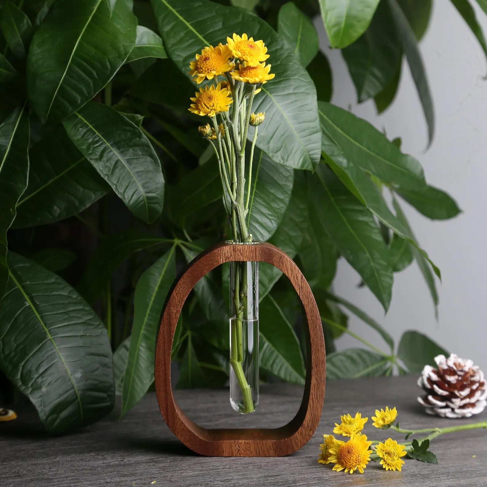 Custom walnut vase, personalized flower stand, unique gifts for her, gifts for mom, home decor, eco-friendly decor, thoughtful gift ideas