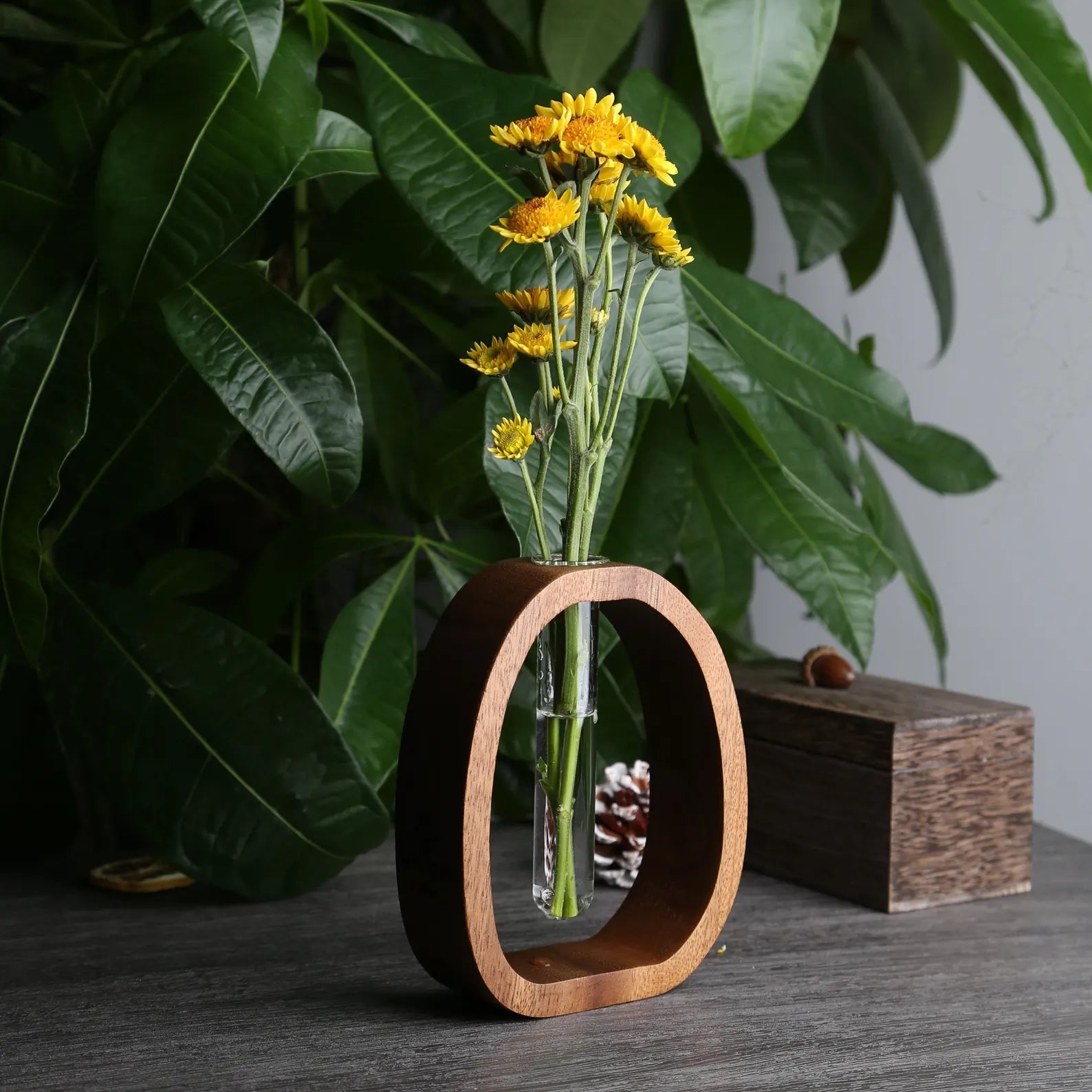 Custom walnut vase, personalized flower stand, unique gifts for her, gifts for mom, home decor, eco-friendly decor, thoughtful gift ideas