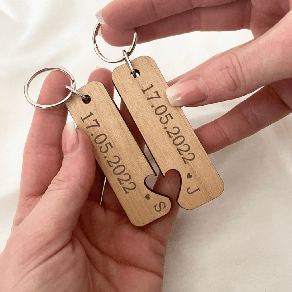 Customized anniversary keychain, mother's gift couple name anniversary customized wooden souvenir keychain