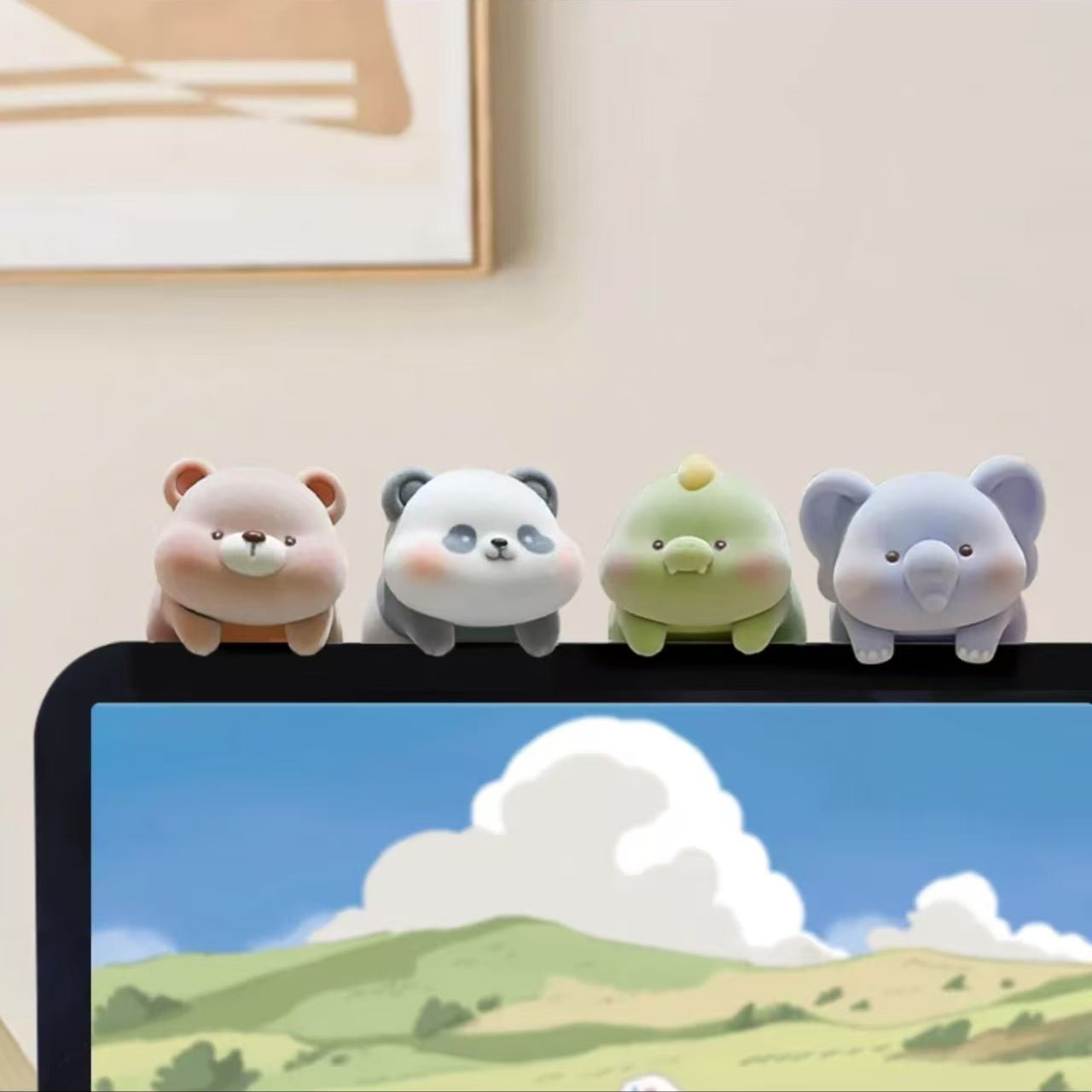 Plush toys, mini desktop ornaments, computer monitor decorations